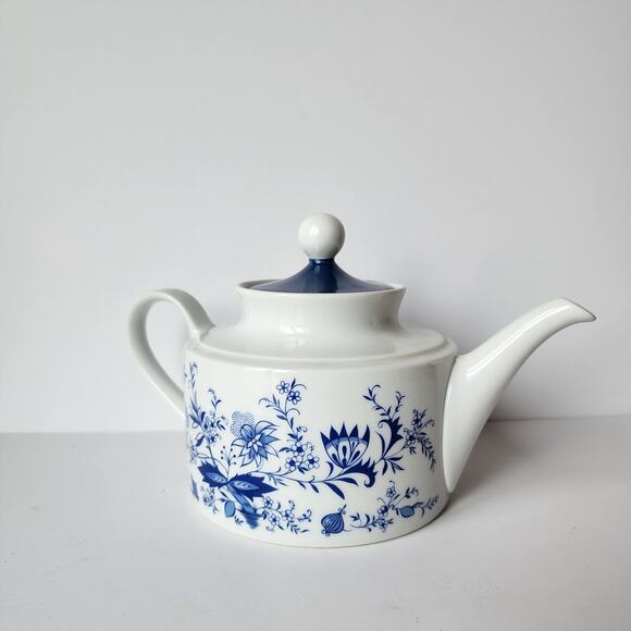 BFB Bavarian China Blue Onion 32 oz Teapot Porcelain Blue and White W. Germany - Picture 1 of 10